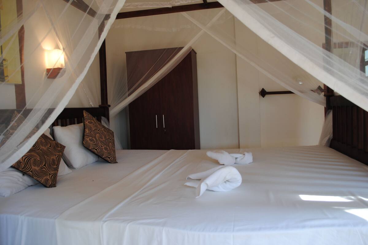 Premium bedding, desk, free WiFi, bed sheets