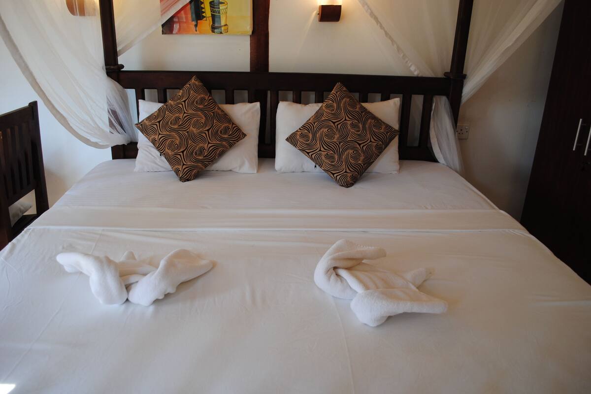 Premium bedding, desk, free WiFi, bed sheets