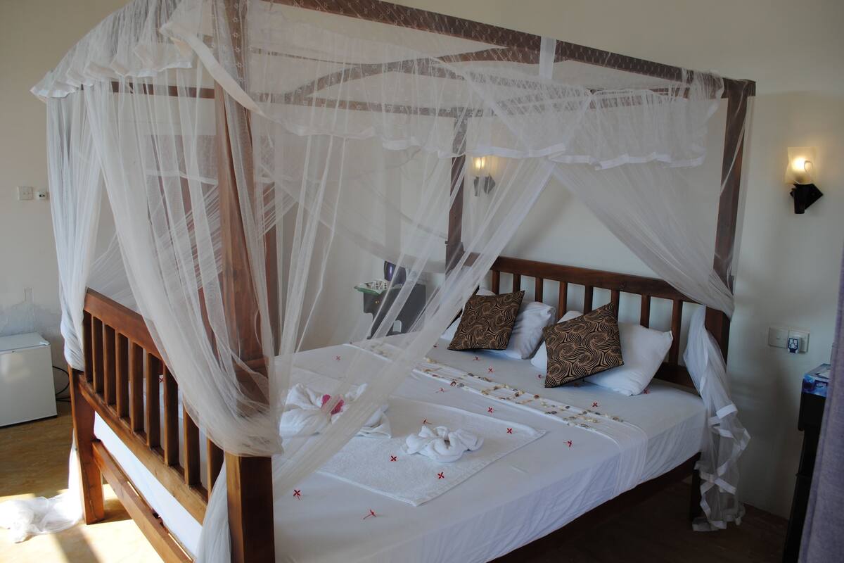 Premium bedding, desk, free WiFi, bed sheets