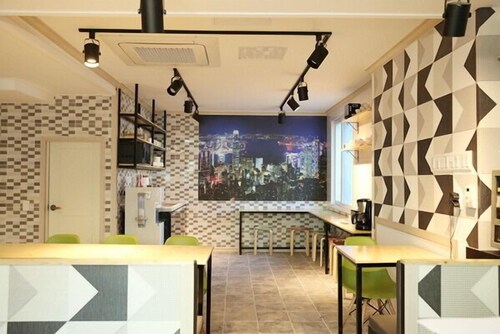 Moiri Guesthouse - Hostel