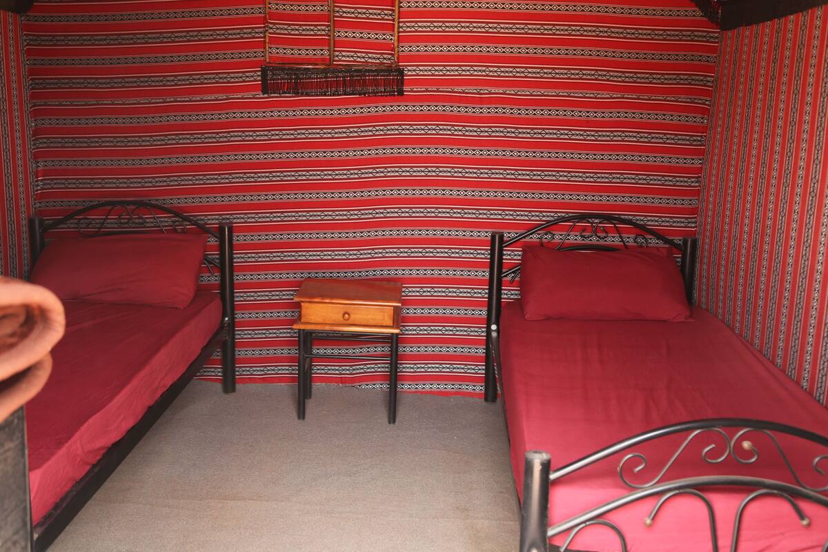 Coffres-forts dans les chambres, draps fournis