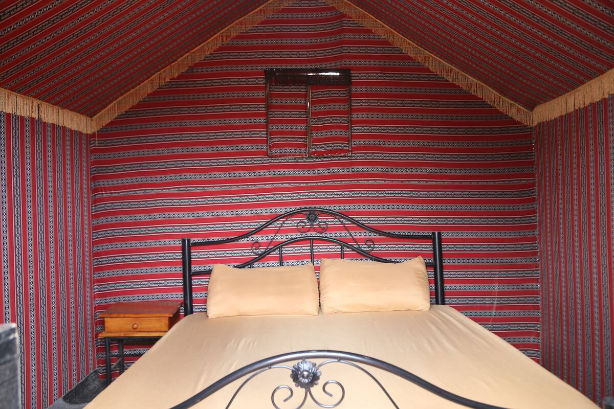 In-room safe, bed sheets