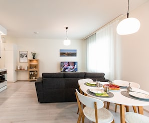 Nordica Design Apartment | Khu vực ăn uống tại phòng