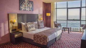 Standard Double Room | Minibar, in-room safe, blackout drapes, soundproofing
