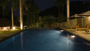 Açık yüzme havuzu