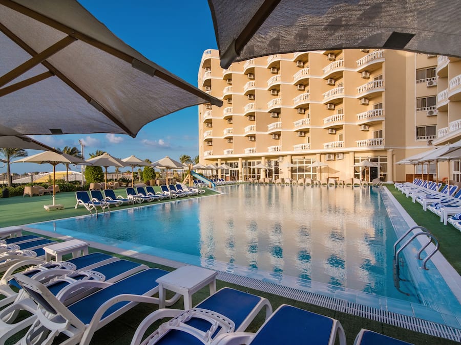 Outdoor pool, pool umbrellas, sun loungers