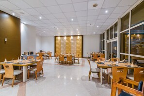 Spécialités Cuisine locale et internationale