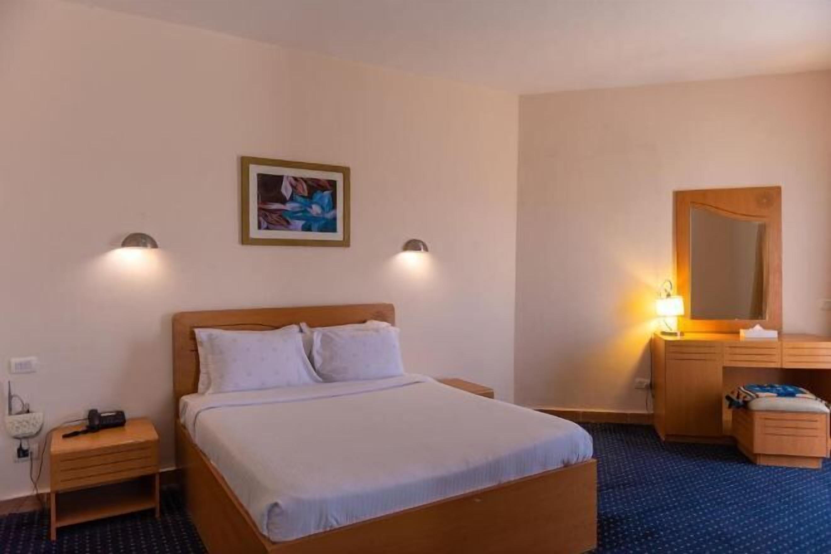 ミニバー、セーフティボックス (室内)、客室ごとに異なる装飾、客室ごとに異なるインテリア