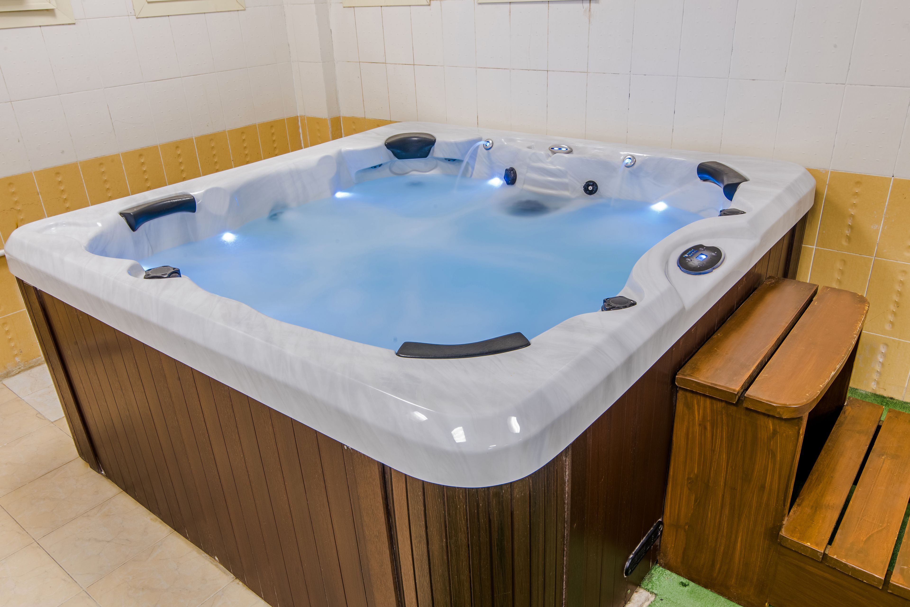 indoor spa tub