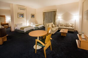 Minibar, coffres-forts dans les chambres, décoration personnalisée