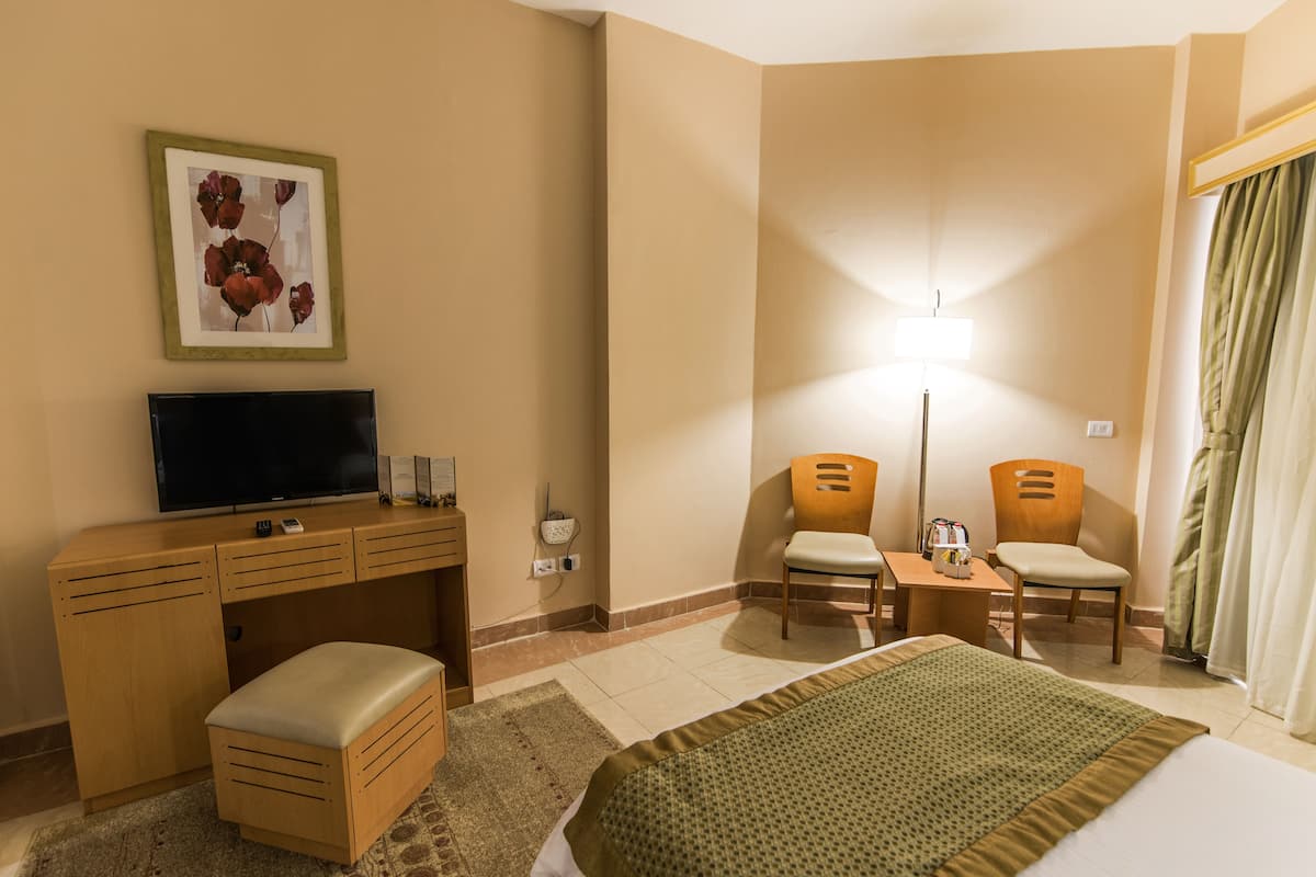 minibar, in-room safe, individually decorated, individually furnished