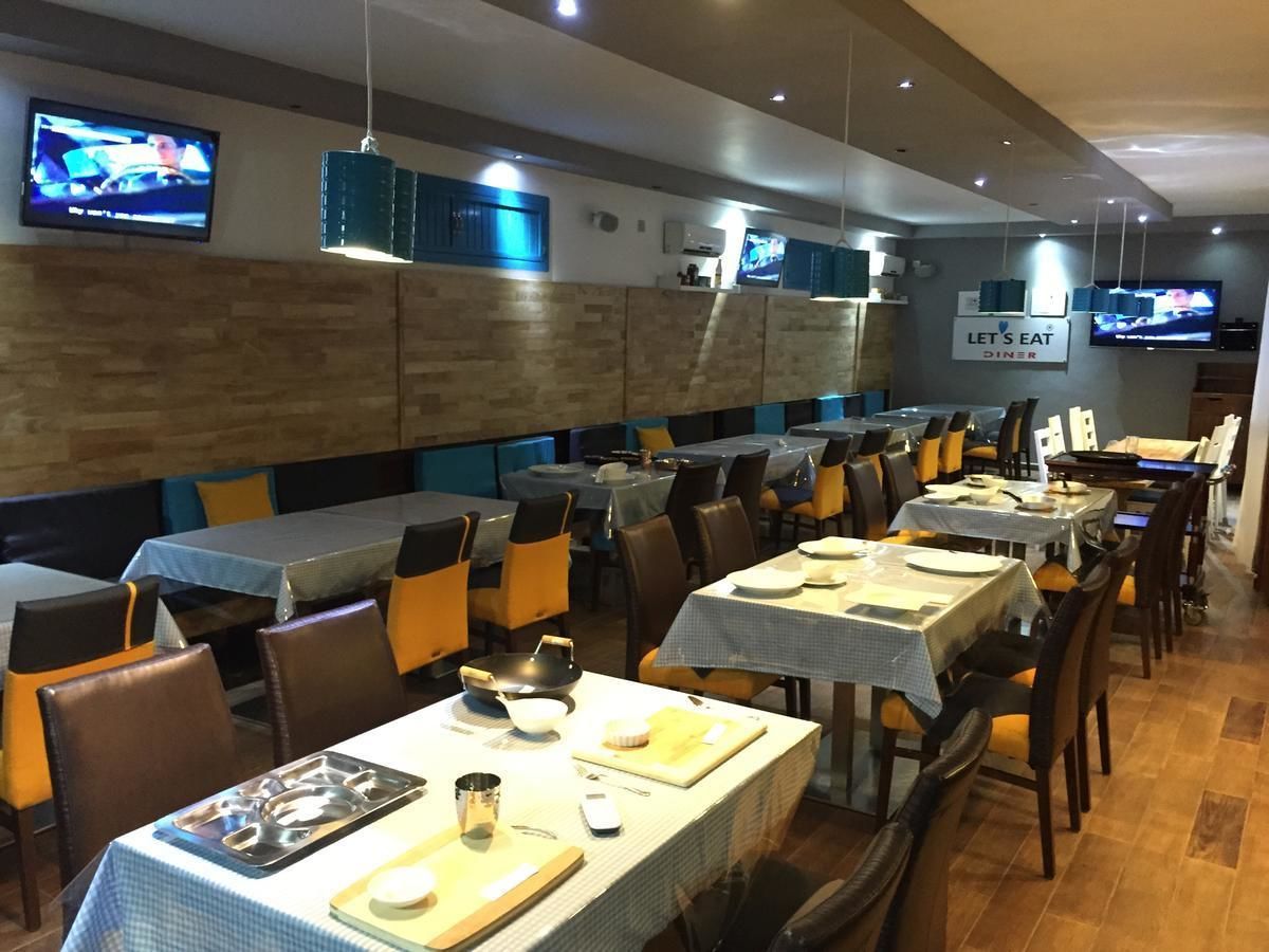 Breakfast, lunch, dinner served; local and international cuisine 