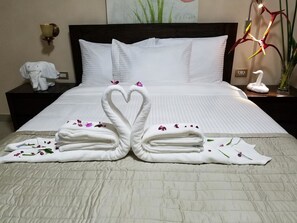 Premium bedding, minibar, desk, blackout curtains