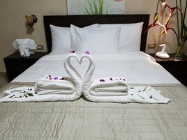 Ropa de cama de alta calidad, minibar, escritorio y cortinas blackout 