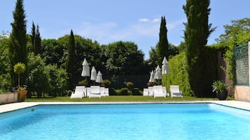 Seasonal outdoor pool, pool umbrellas