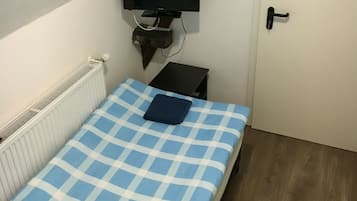 Single Room | Meja, Wi-fi percuma, cadar katil