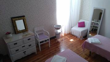 Double Room (Flores) | Blackout drapes, free WiFi