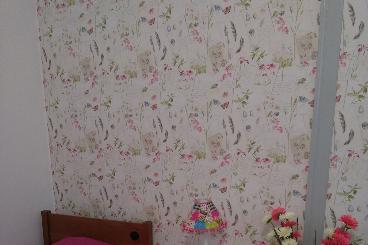 Family Room (Borboletas) B1 | Blackout drapes, free WiFi