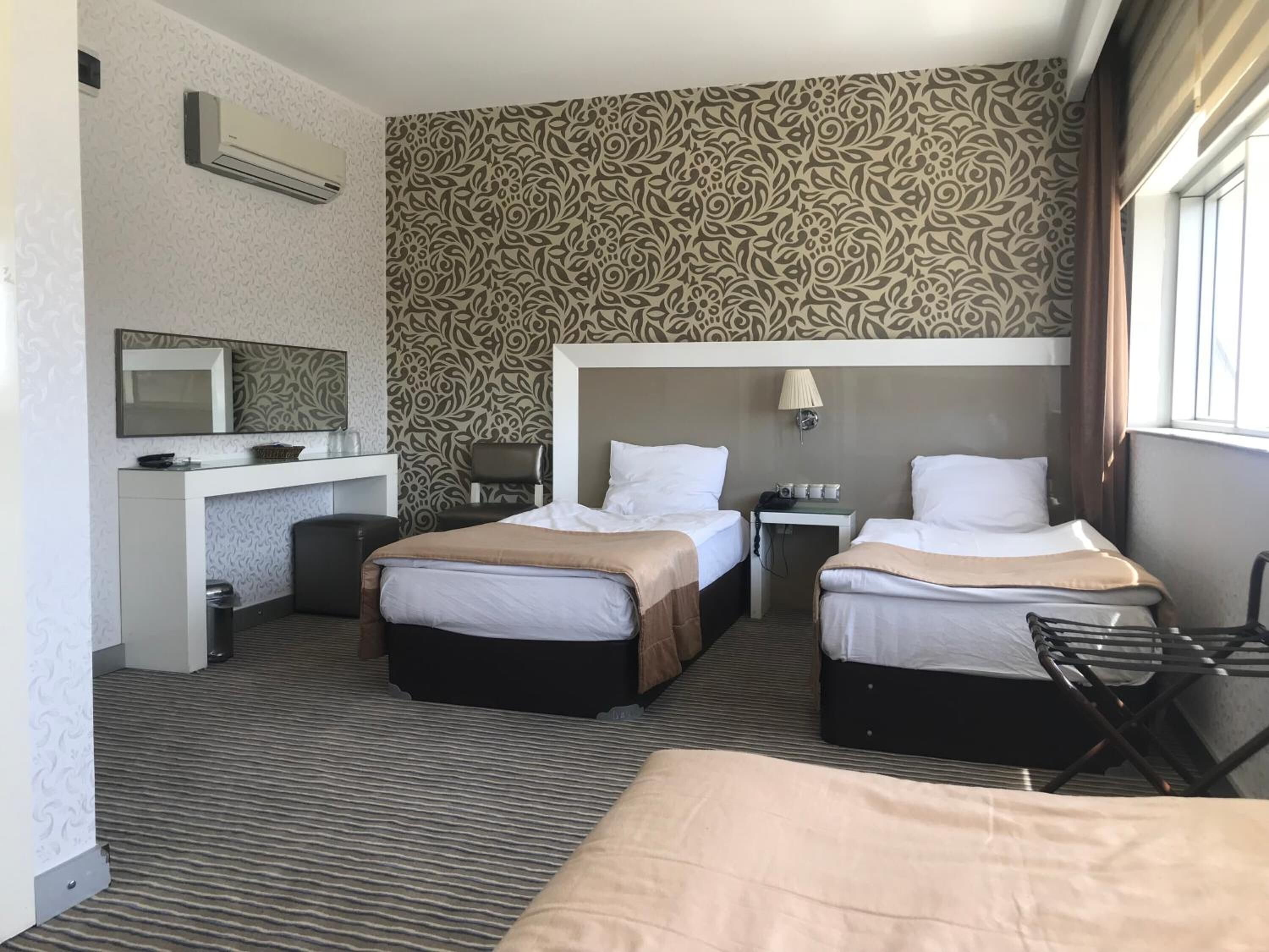 Minibar, escritorio, cunas gratuitas y wifi gratis 