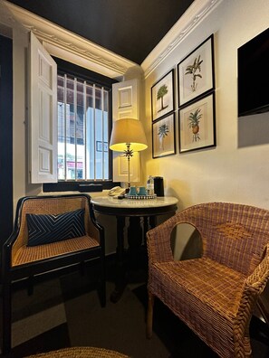 Signature Room | Minibar, in-room safe, iron/ironing board, free WiFi - Check-Inn at Little India (Singapore)