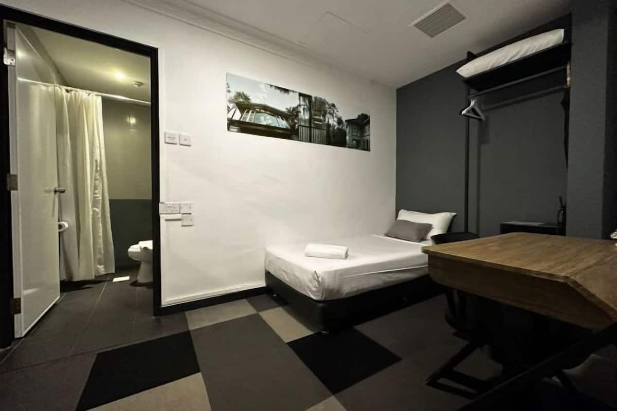 Minibar, in-room safe, iron/ironing board, free WiFi