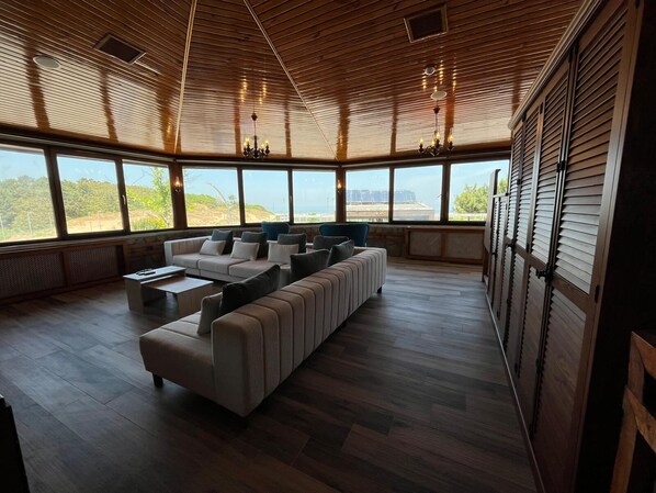 行政套房 | 起居区 | 液晶电视