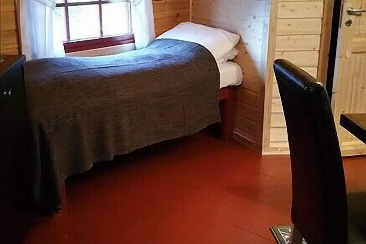 Borealis, Shared Shower | Skrivebord og barnesenger (inkludert)