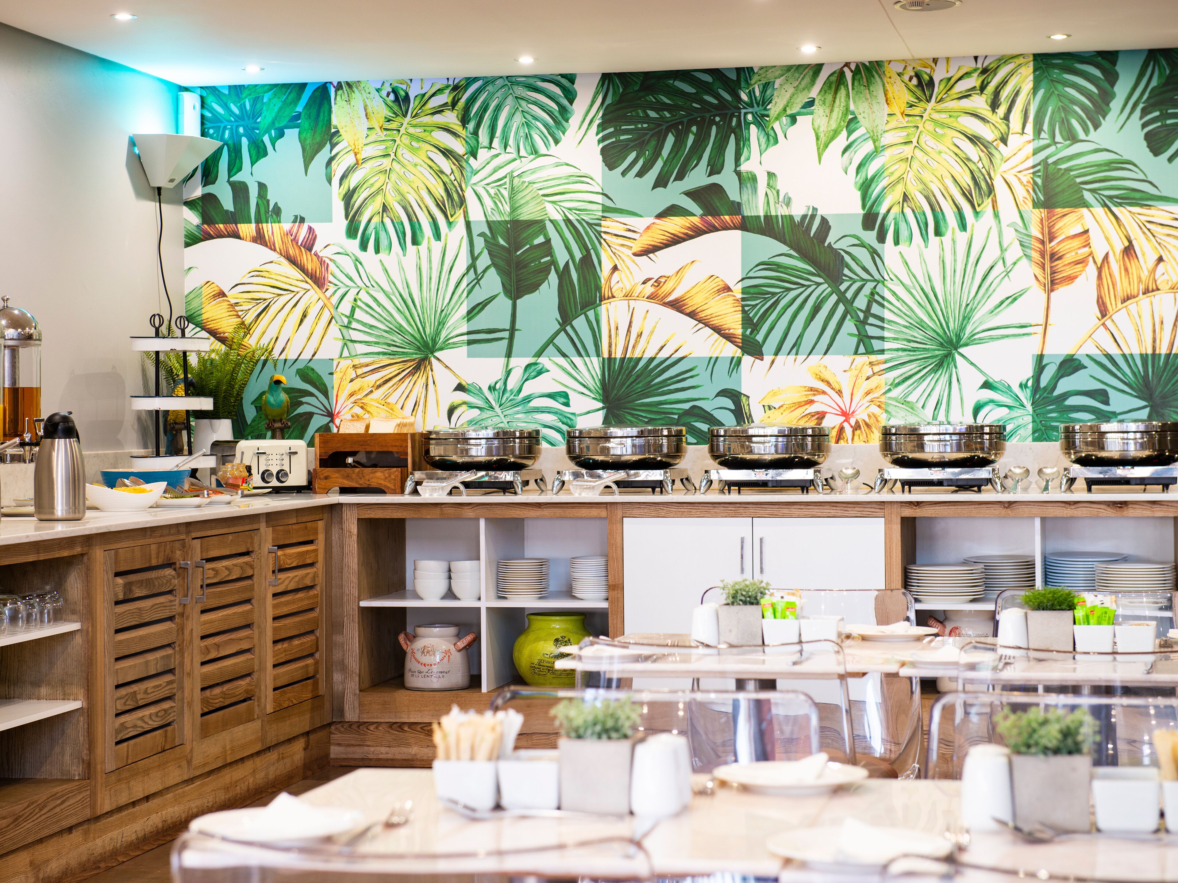 daily buffet breakfast (zar 135 per person)