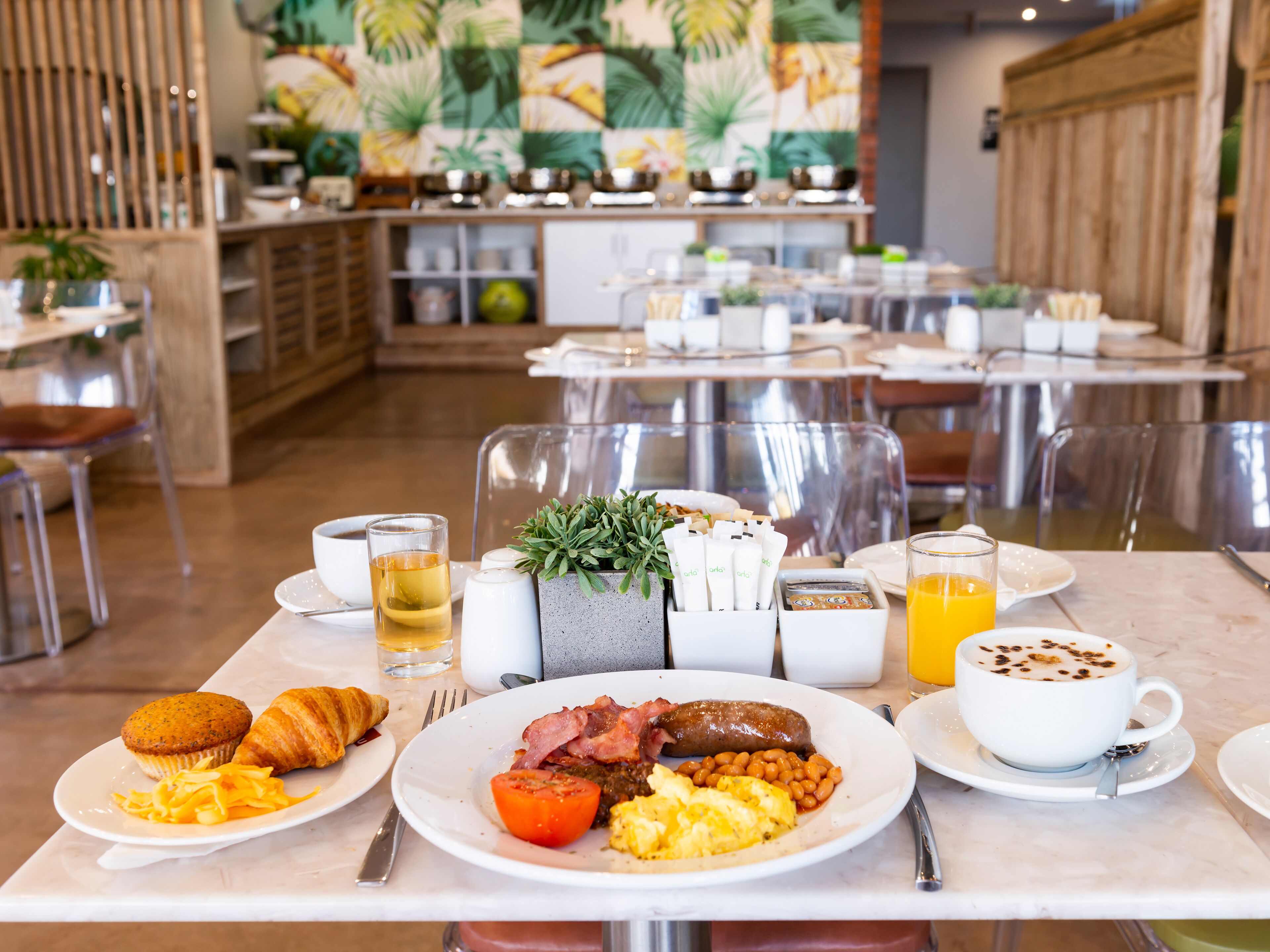 daily buffet breakfast (zar 135 per person)