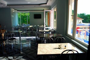 Se sirven desayunos, comidas y cenas 