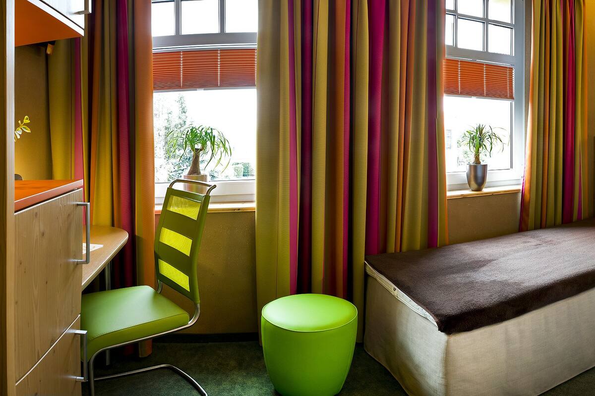 Double Room Single Use | Hypo-allergenic bedding, in-room safe, desk, laptop workspace