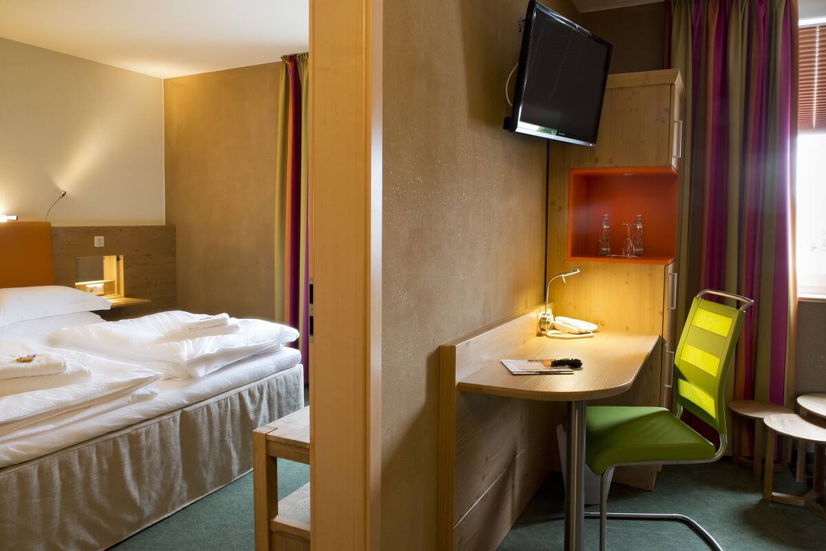 Comfort Double Room | Hypo-allergenic bedding, in-room safe, desk, laptop workspace