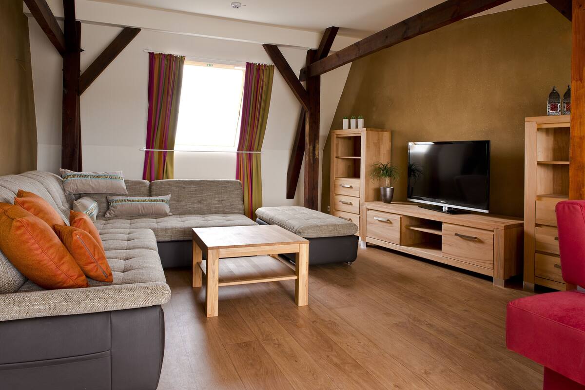 Suite | Wohnzimmer | Flachbildfernseher