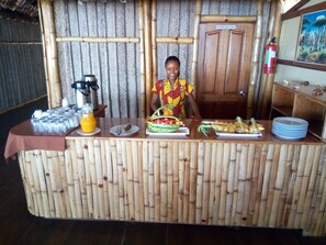 Breakfast buffet - Barry's Beach Resort (Pangani)