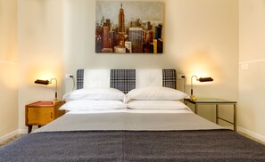 Minibar, in-room safe, desk, free WiFi - Ramé Suites (Bergamo)