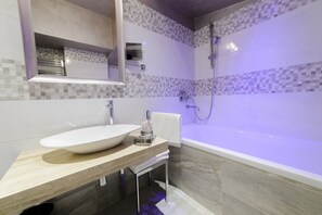 Superior Double Room | Premium bedding, minibar, in-room safe, iron/ironing board - Hotel Vespasiano (Rome)