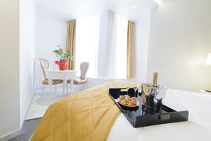 Chambre Double Supérieure | Literie de qualité supérieure, minibar, coffres-forts dans les chambres