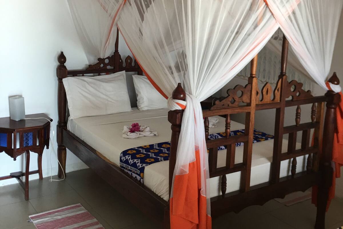Classic Double Room, 1 Queen Bed, Ocean View | 1 bedroom, in-room safe, desk, WiFi (free)