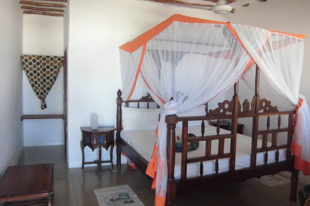 Double Comfort, 1 Queen Bed, Ocean View | 1 bedroom, in-room safe, desk, WiFi (free)
