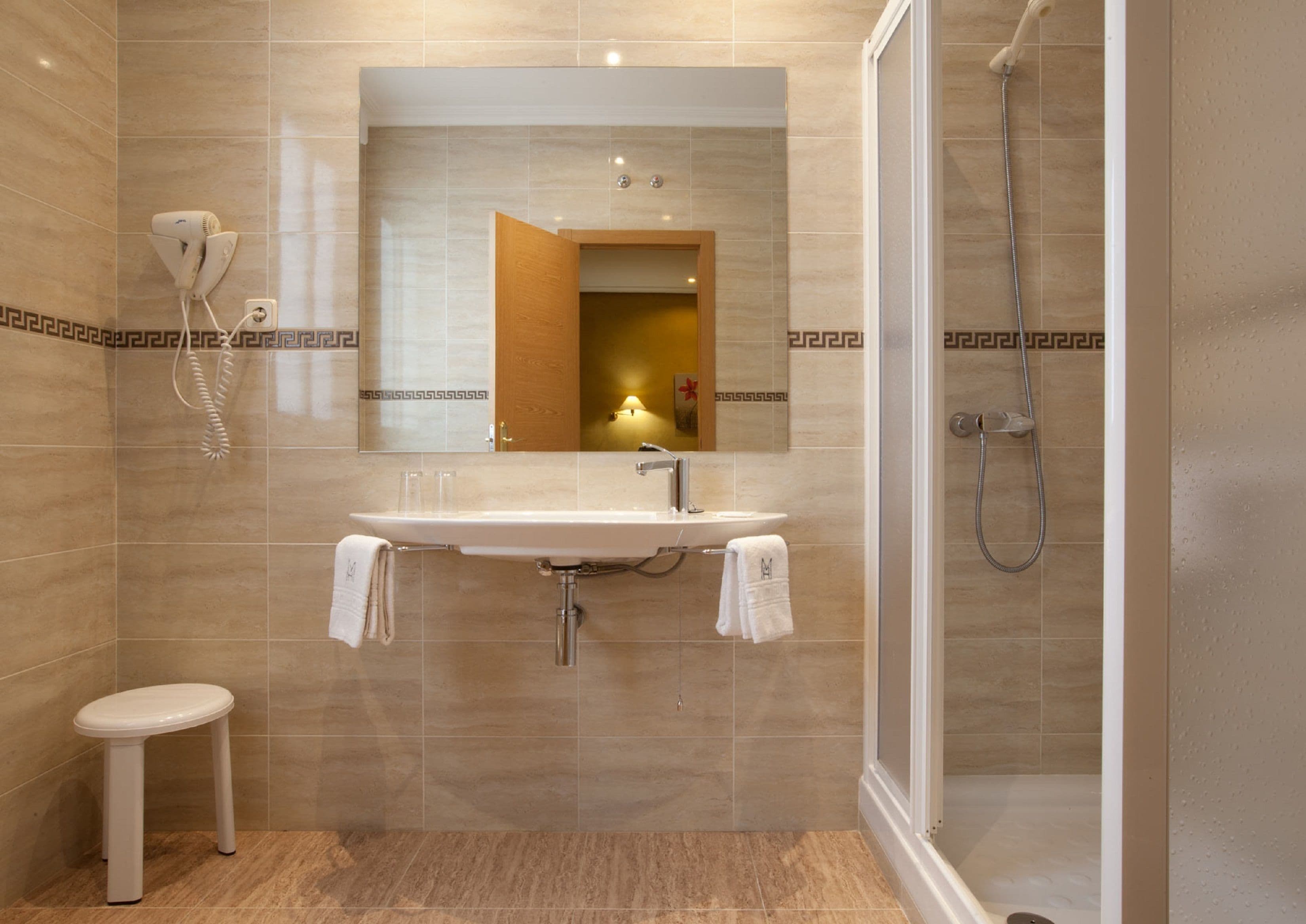 standard single room, 1 single bed | in-room safe, desk, blackout curtains, free cots/infant beds