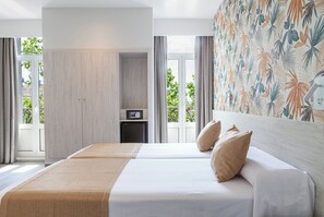 Superior Twin Room, City View | In-room safe, desk, blackout drapes, free cribs/infant beds - Hotel Mediodia (Madrid)