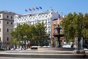 Fachada de la propiedad