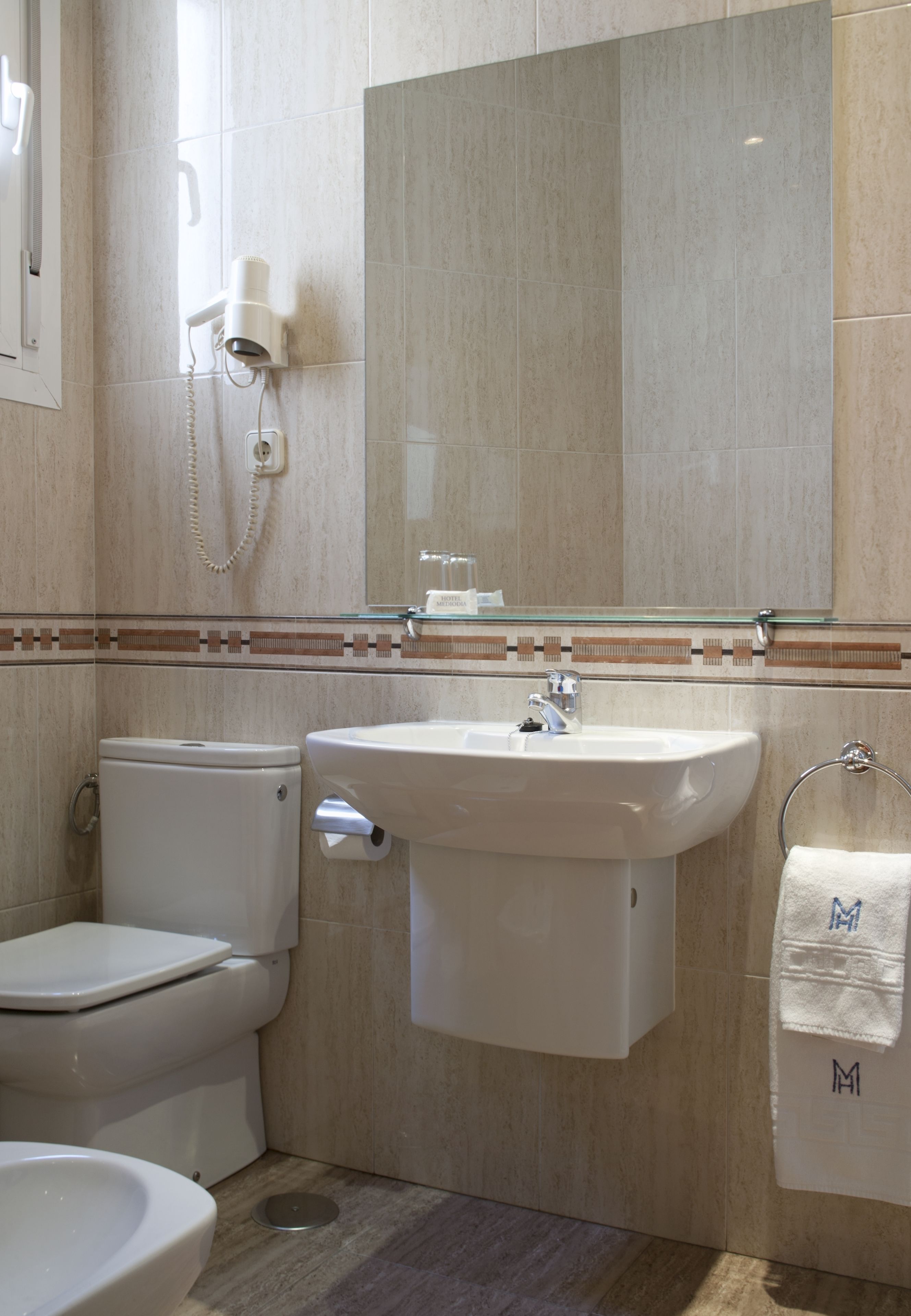 standard triple room, 3 single beds | bathroom | eco-friendly toiletries, hair dryer, towels