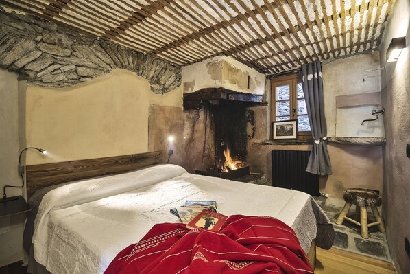 Memory foam beds, soundproofing, free WiFi, bed sheets - Maison La Saxe (Courmayeur)