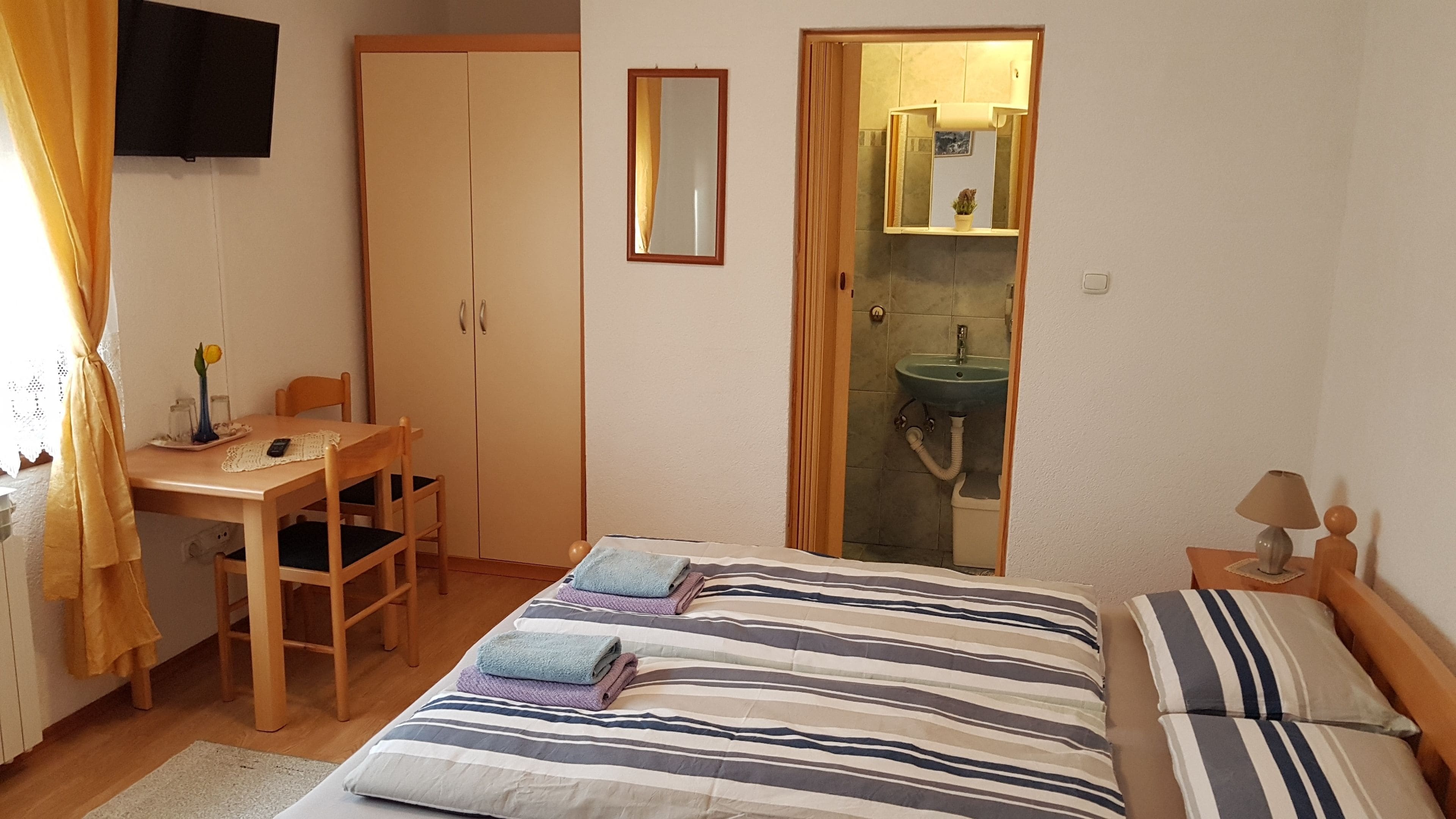 Standard-Dreibettzimmer | Schreibtisch, schallisolierte Zimmer, kostenloses WLAN, Bettwäsche