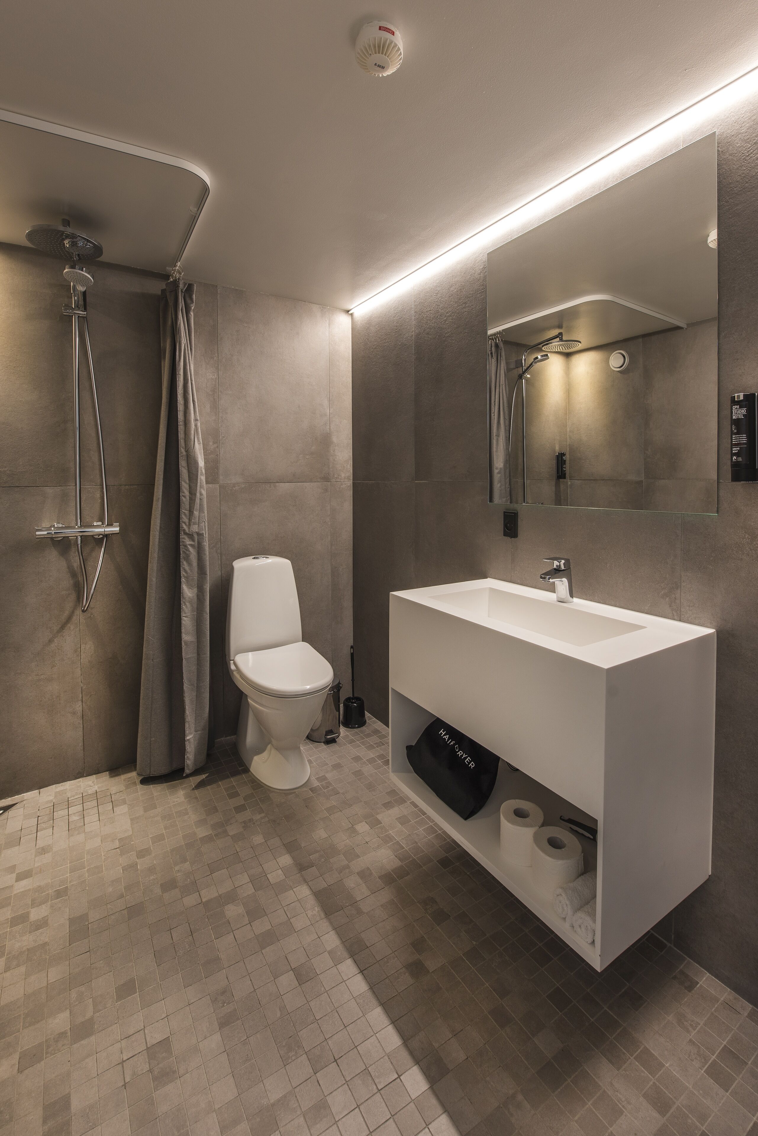 twin room, kitchenette | bathroom | shower, free toiletries, hair dryer, towels