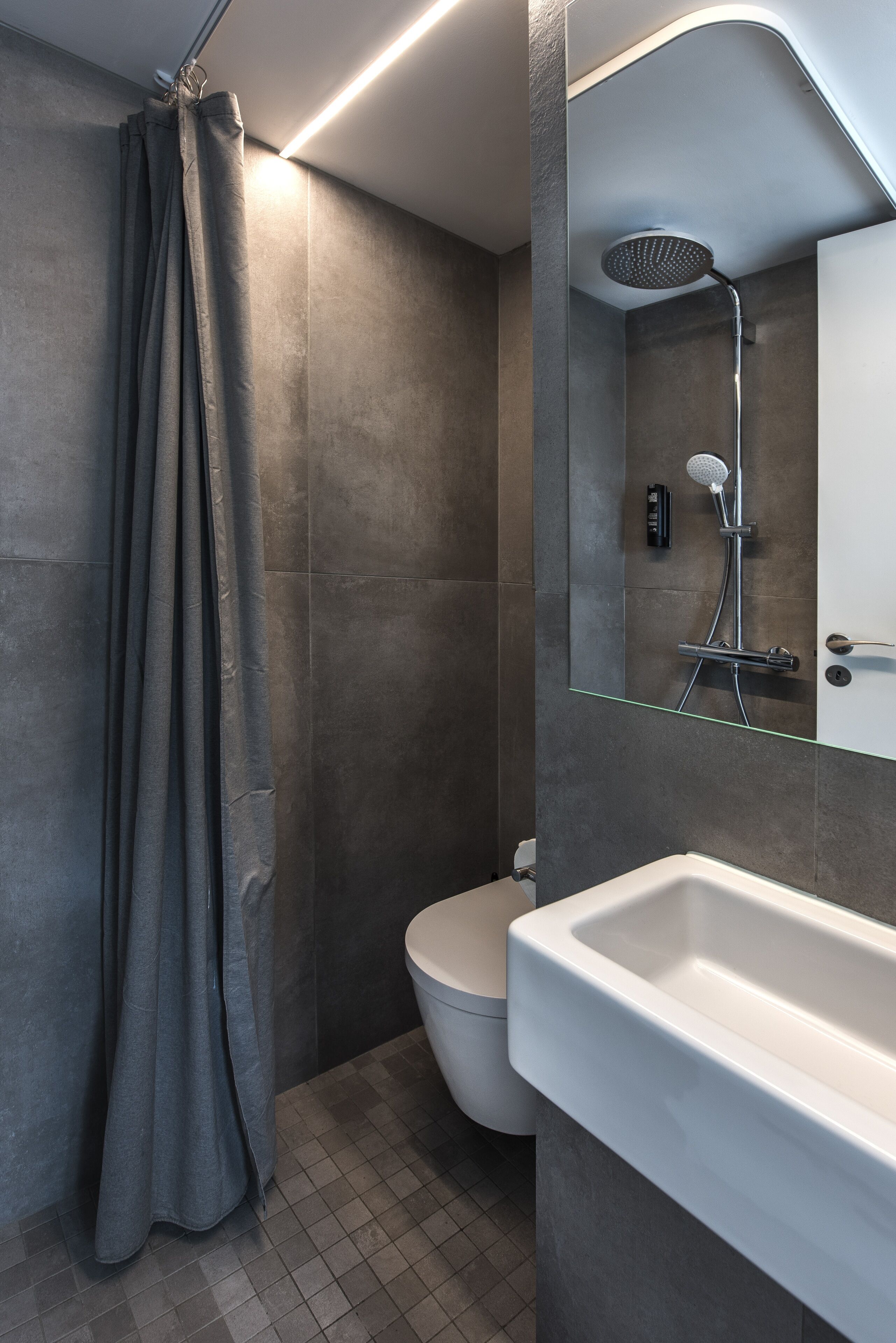 double room, kitchenette (small) | bathroom | shower, free toiletries, hair dryer, towels