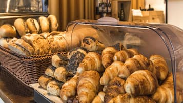 Daily buffet breakfast (DKK 195 per person)