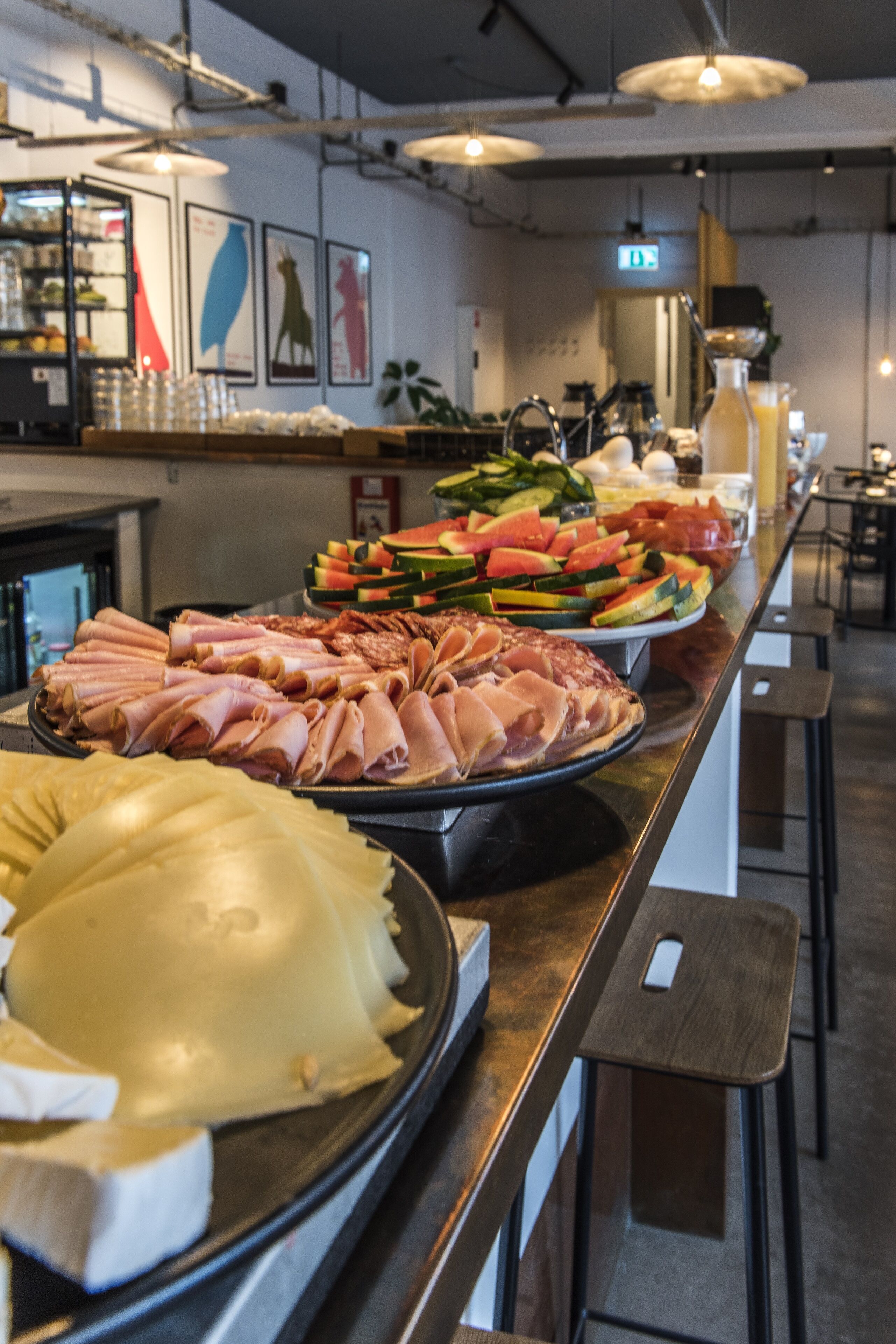 daily buffet breakfast (dkk 195 per person)