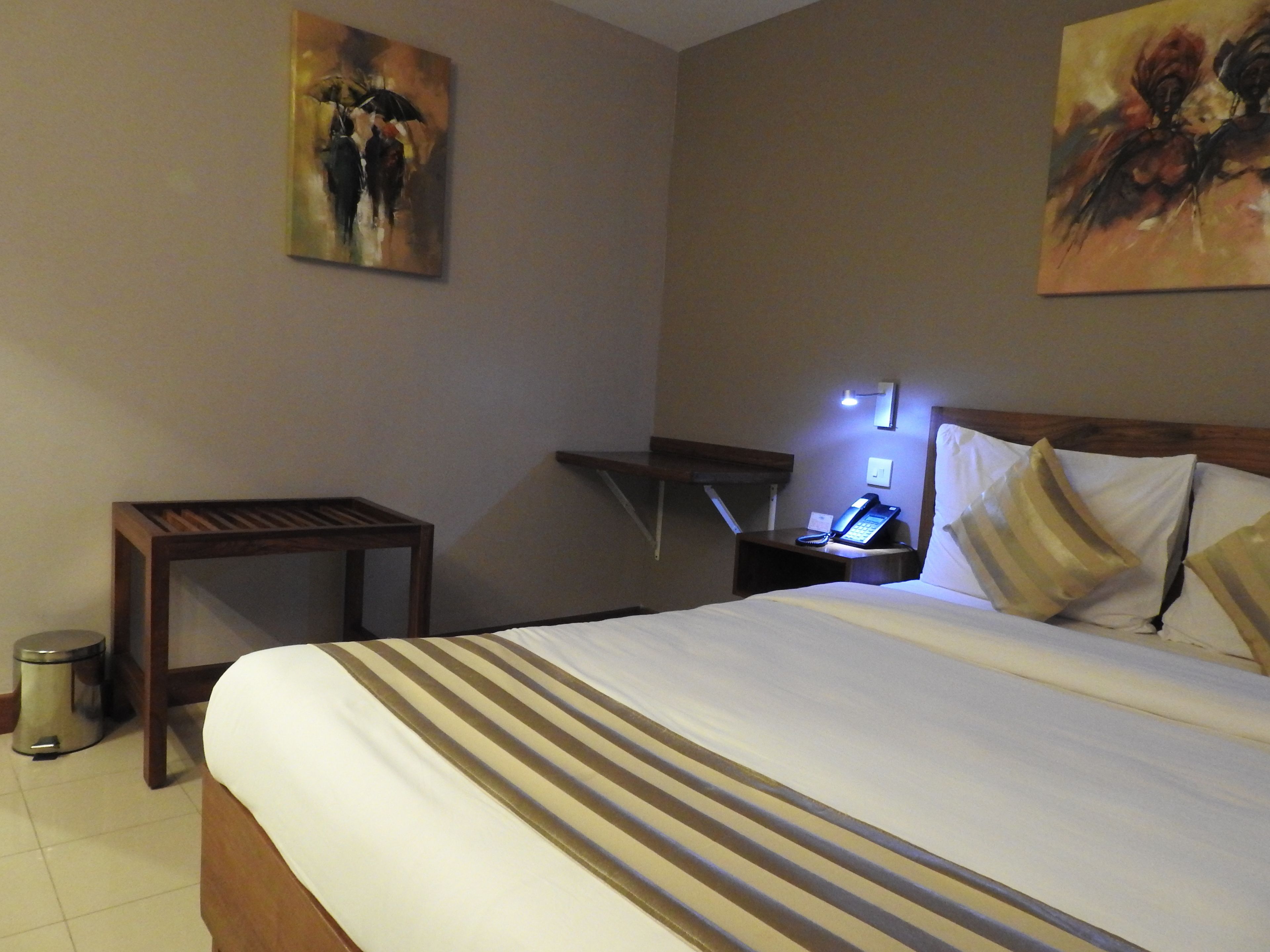 deluxe room | 1 bedroom, premium bedding, in-room safe, desk